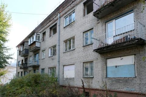 Жителям проданного вместе с ними общежития в Новосибирске предоставят новые квартиры